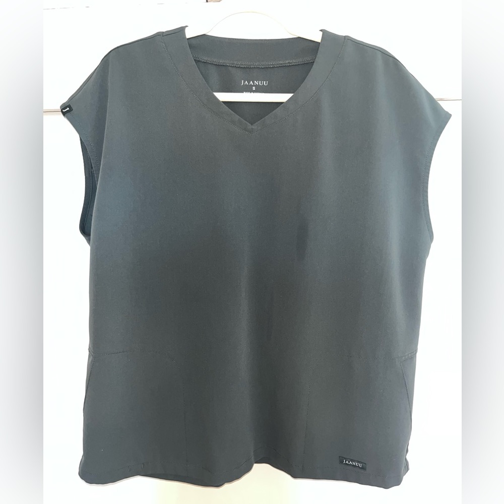 Jaanuu 2-Pocket Cap-Sleeve Scrub Top